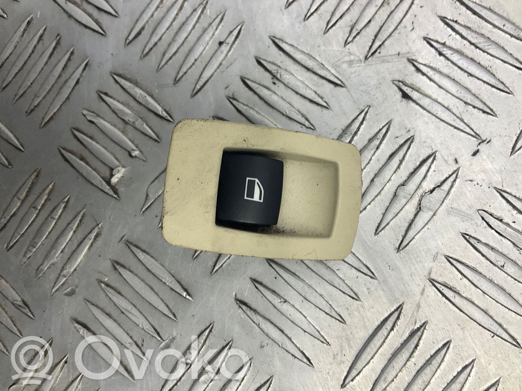 Electric window control switch   15939946,9113771,0877C