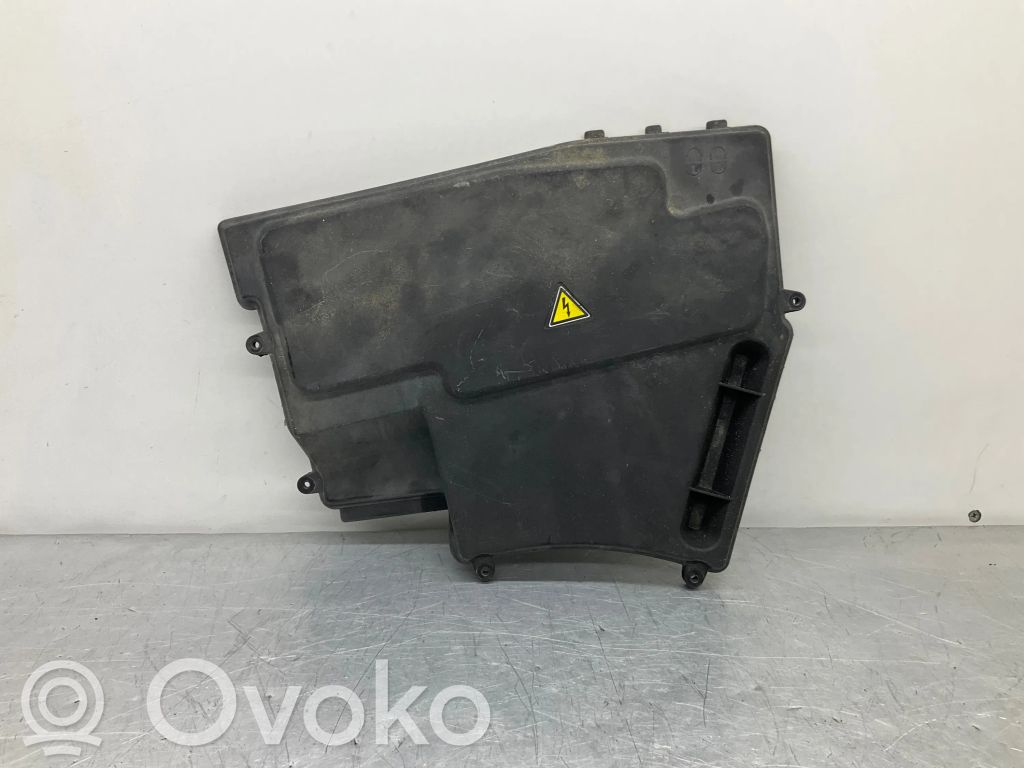 BMW 5 E60 E61 Dangtelis saugiklių dėžės 