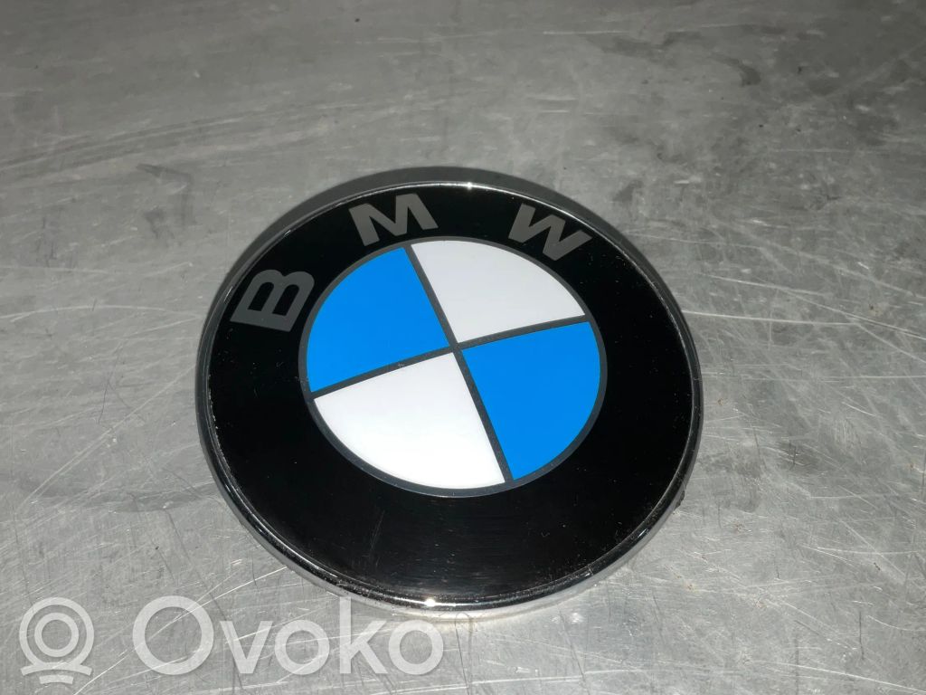 Ražotāja emblēma   8132375