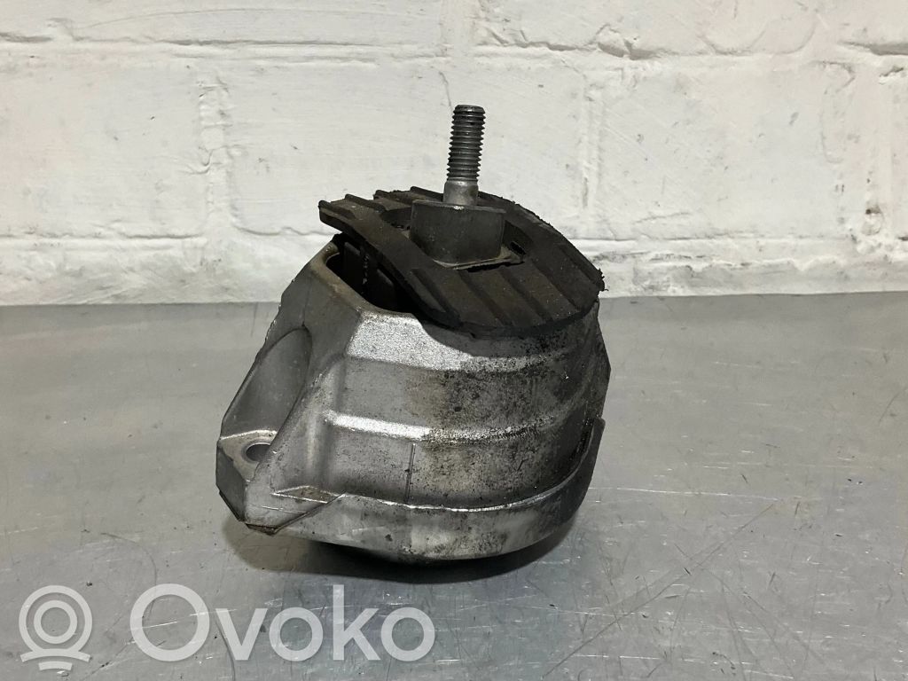 BMW 5 E60 E61 Variklio pagalvė 