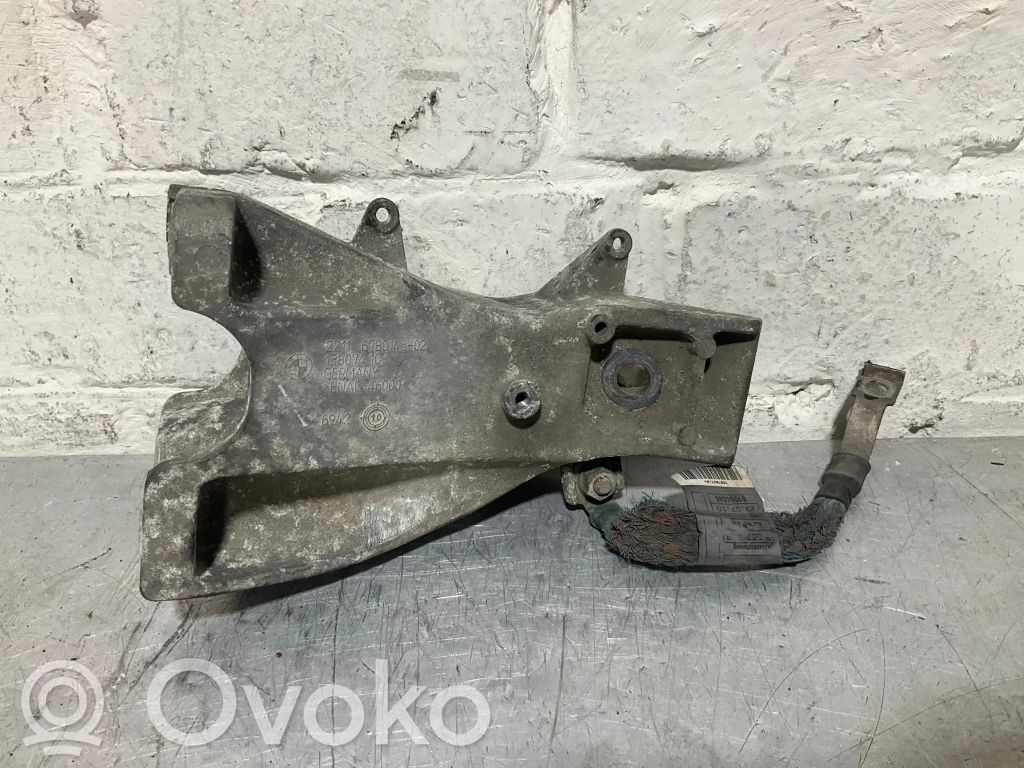 BMW X5 E70 Engine mounting bracket 