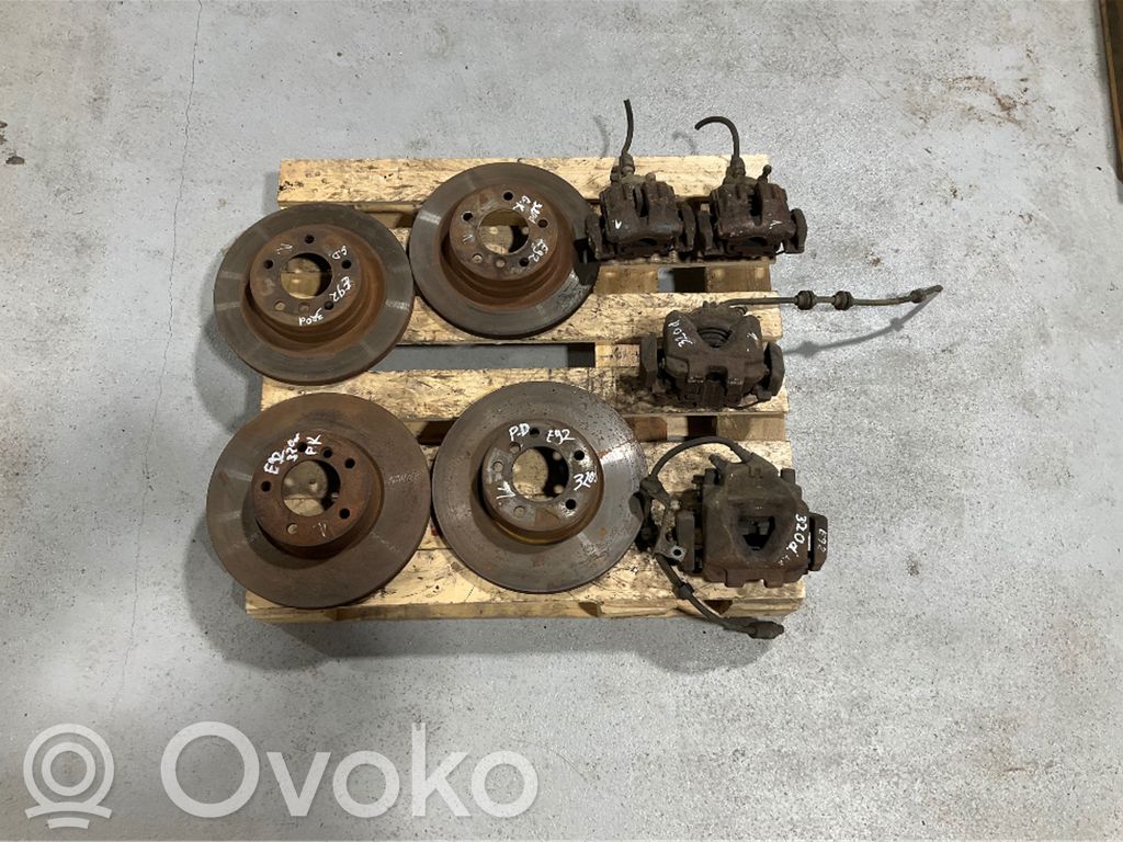 Brake discs and calipers set
