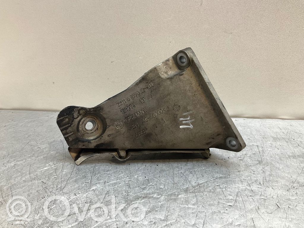 BMW 5 E60 E61 Engine mounting bracket 