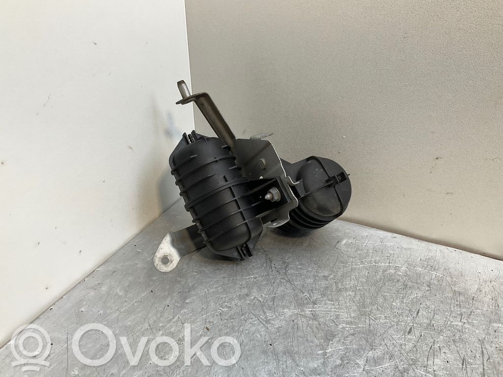 BMW 5 E60 E61 Vacuum air tank 