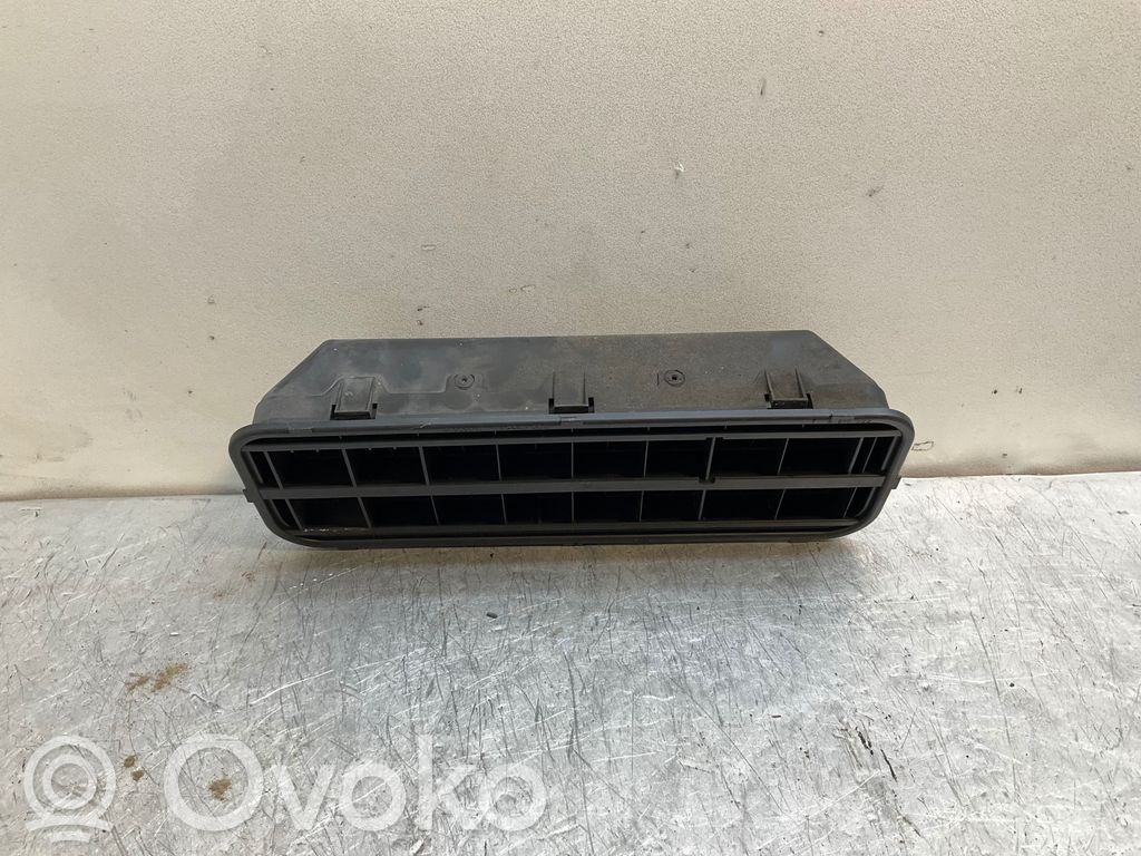 BMW 5 E60 E61 Quarter panel pressure vent 