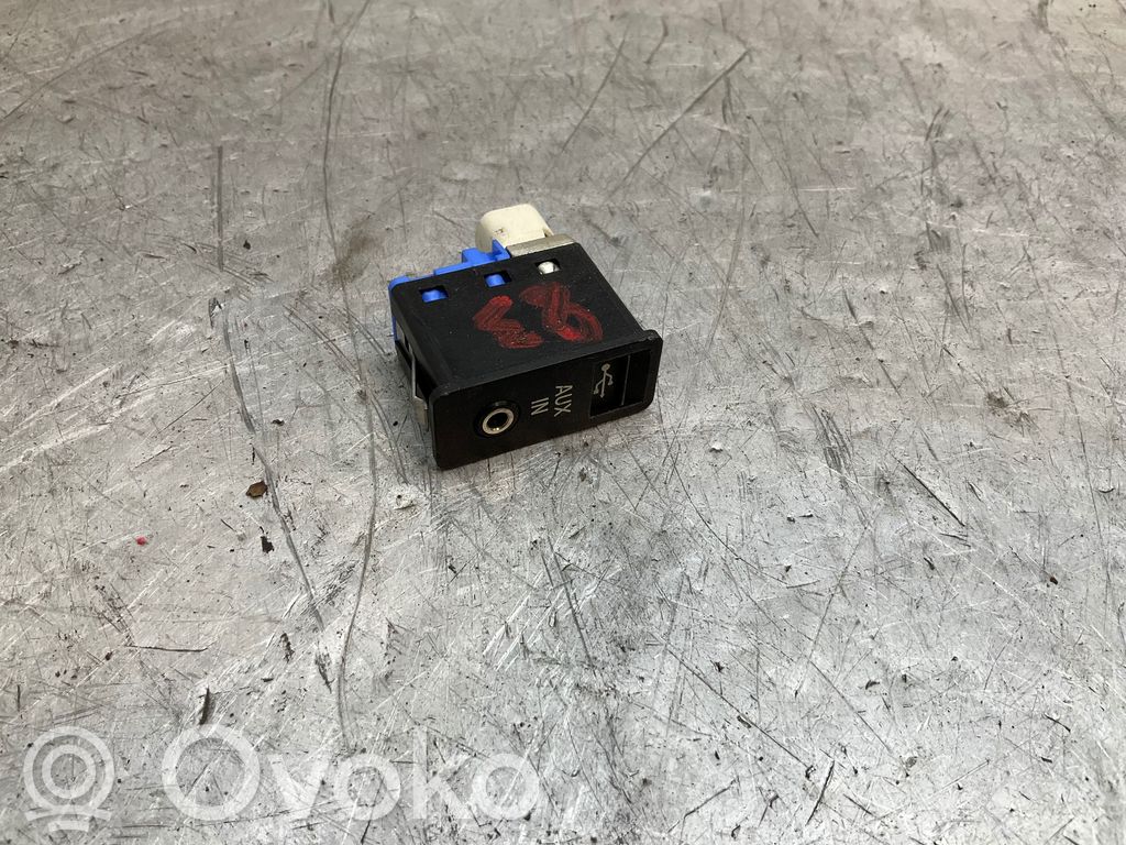 USB socket connector   9138402