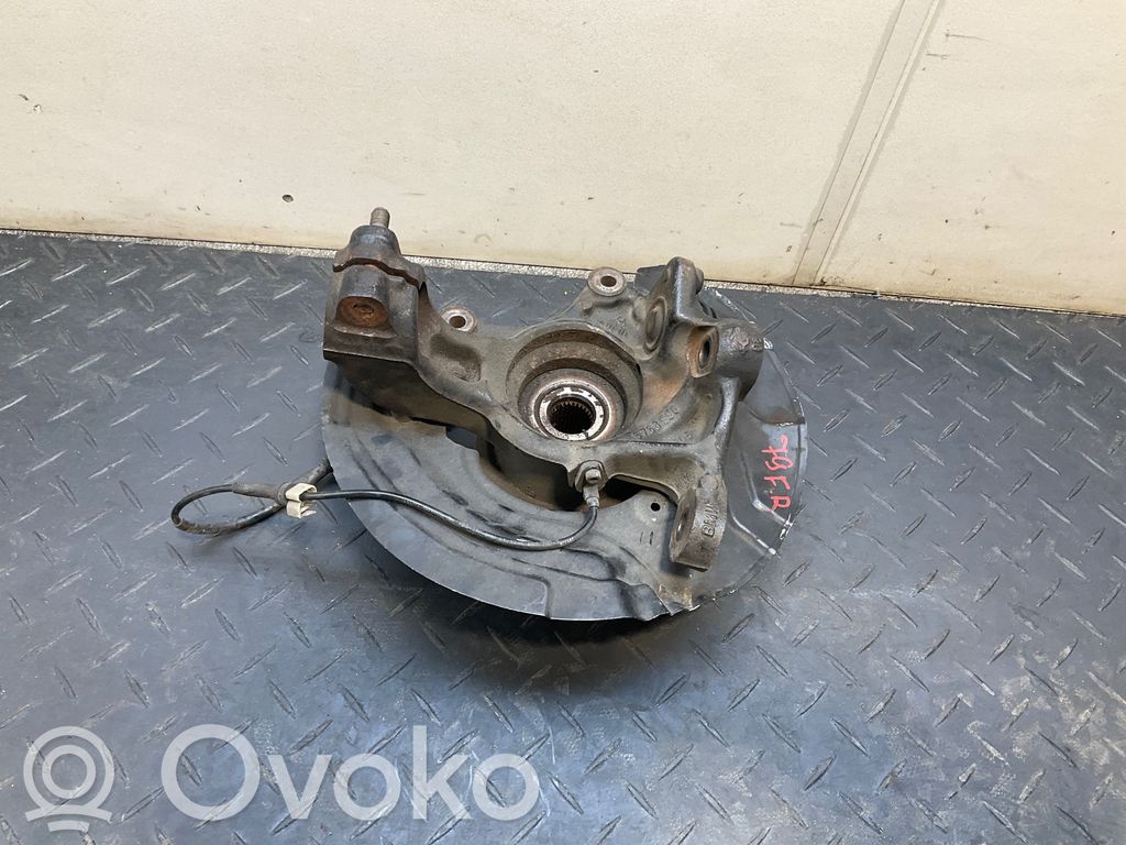 Cubo de rueda delantera   6768996