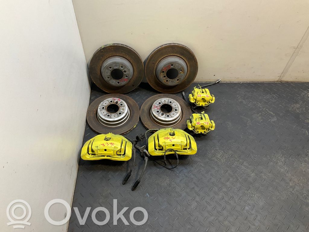 BMW 3 E92 E93 Brake discs and calipers set 