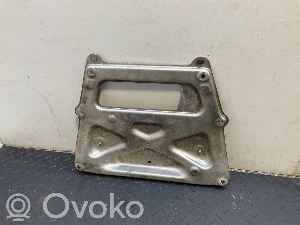 BMW 5 E60 E61 Variklio dugno apsauga 
