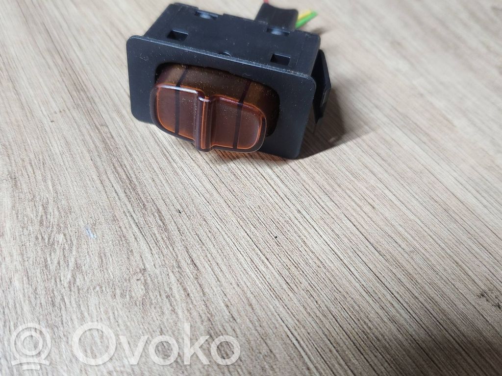 Przycisk / Włącznik oświetlenia wnętrza kabiny   96629210XT,53269792,4890130407