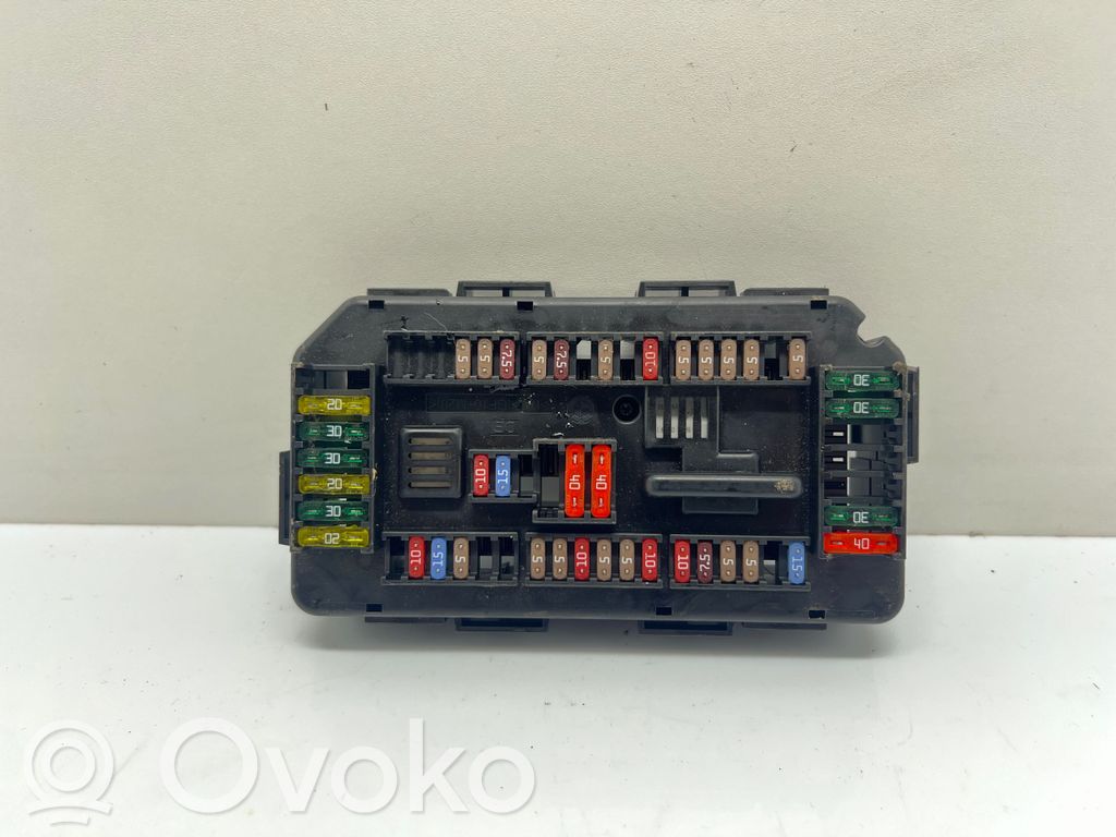 BMW 2 F22 F23 Ramka / Moduł bezpieczników 