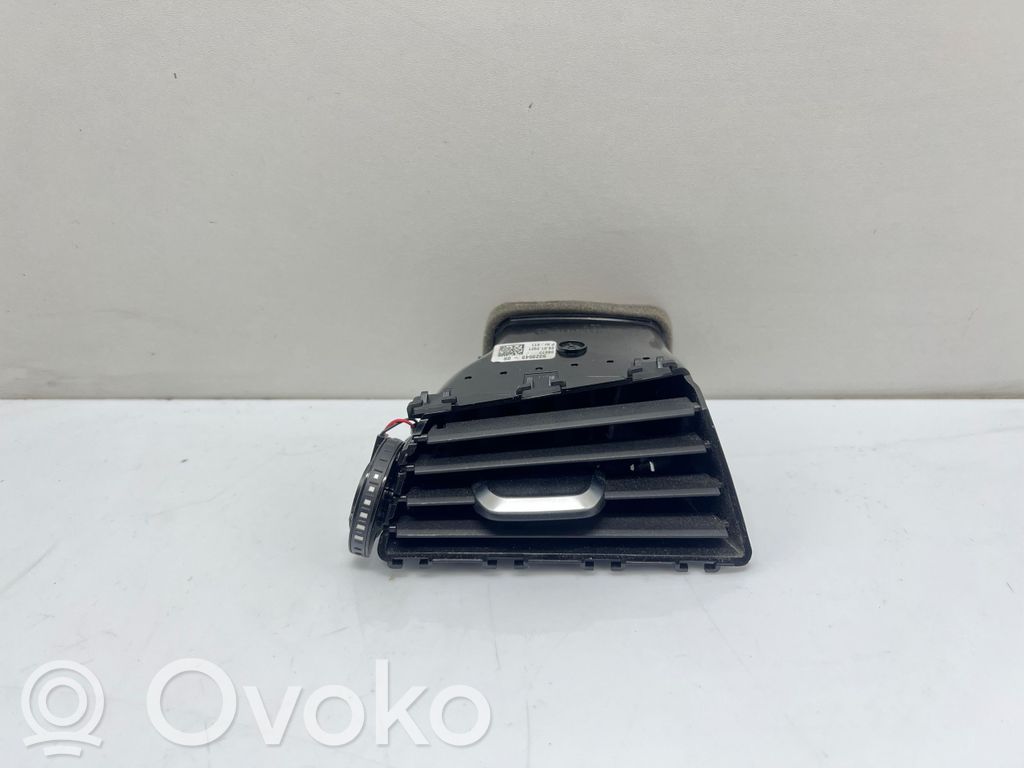 BMW 5 G30 G31 G38 Boczna kratka nawiewu deski rozdzielczej 