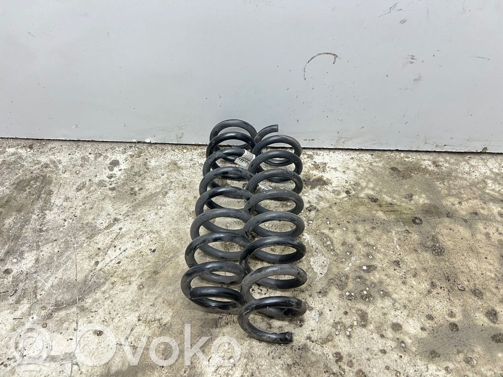 BMW 2 F22 F23 Sprężyna tylna 