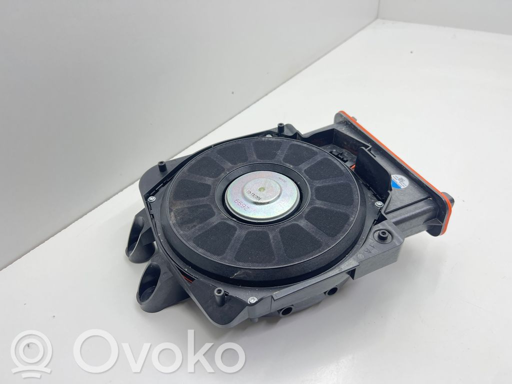 BMW 2 F44 Zemo frekvenču skaļrunis 