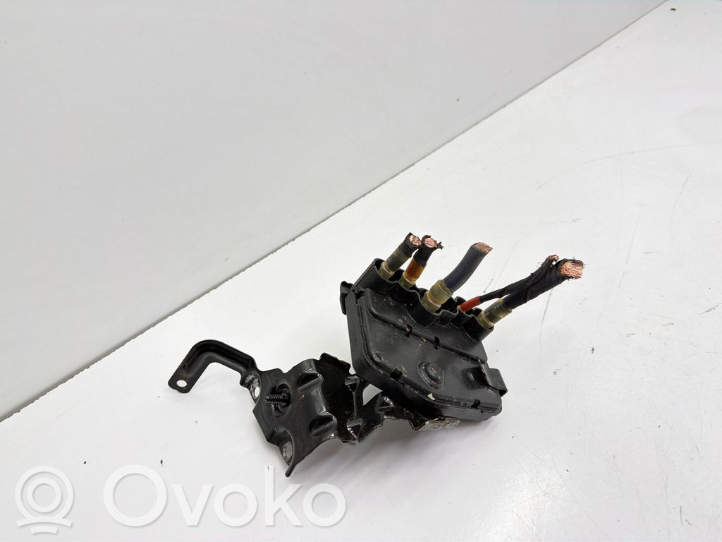 Skoda Octavia Mk4 Moottorin kiinnikekorvake (käytetyt) 
