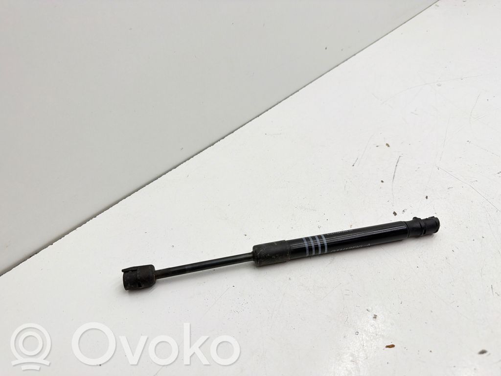 BMW 5 G30 G31 G38 Siłownik maski przedniej 