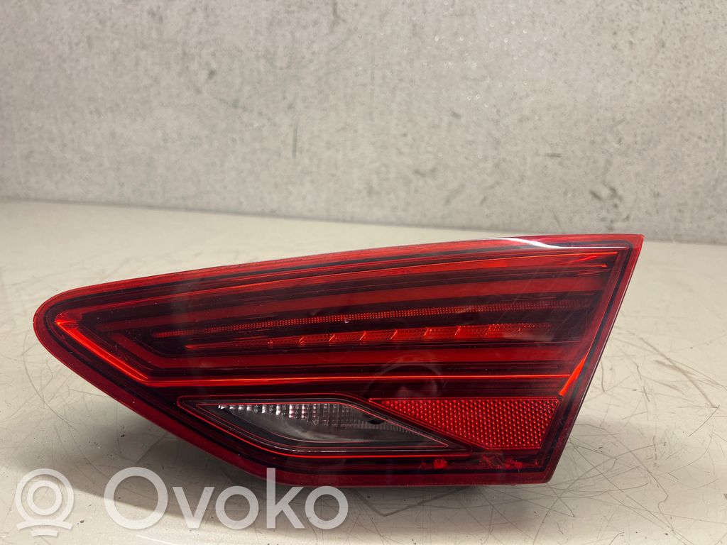 Seat Leon (5F) Galinis žibintas dangtyje 
