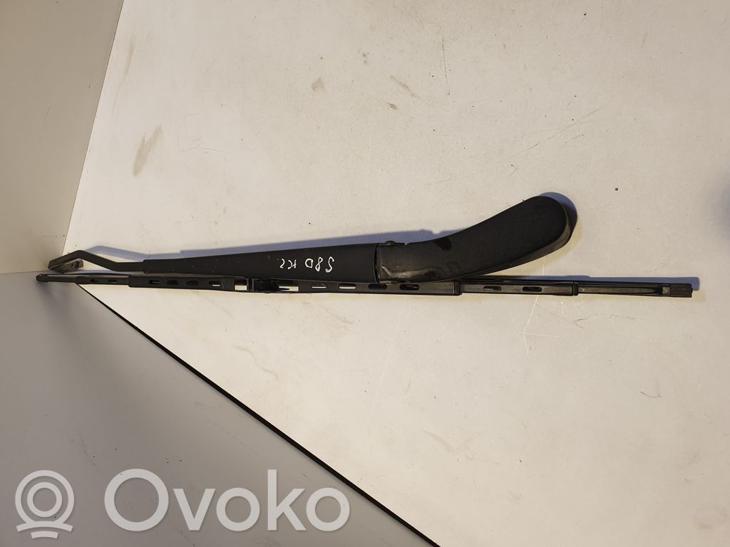 Volvo S80 Front wiper blade arm 