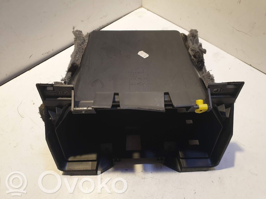 Volvo V50 Glove box 