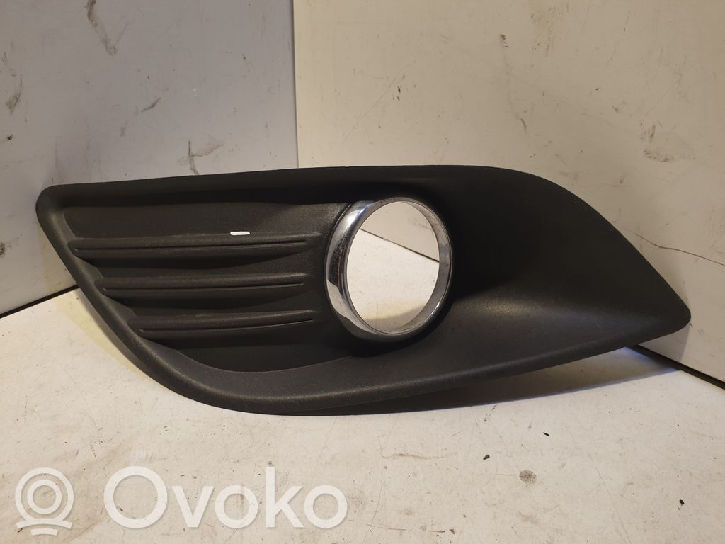 Ford Focus Etusumuvalon ritilä 