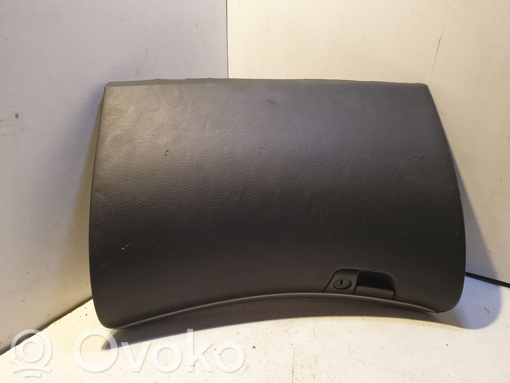 Volvo V70 Tapa/cubierta de la guantera 