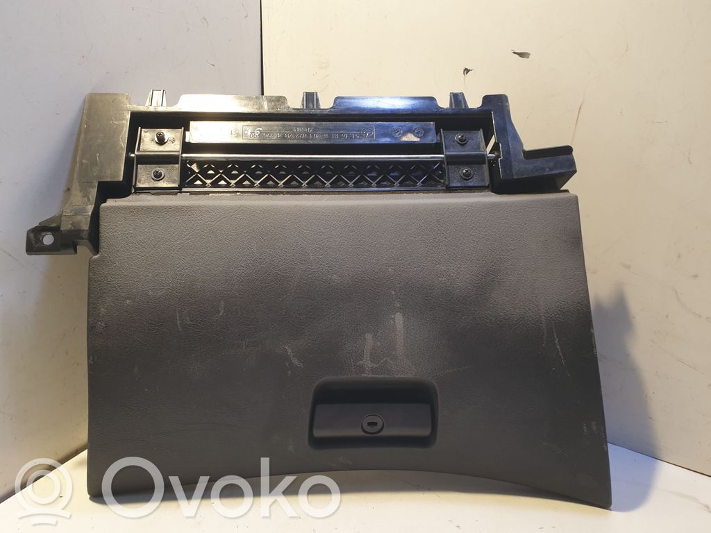 Handschuhfach   8203822,8196100,8196111