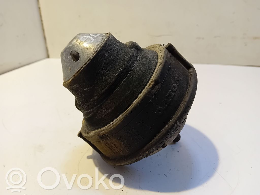 Volvo S70  V70  V70 XC Engine mount bracket 