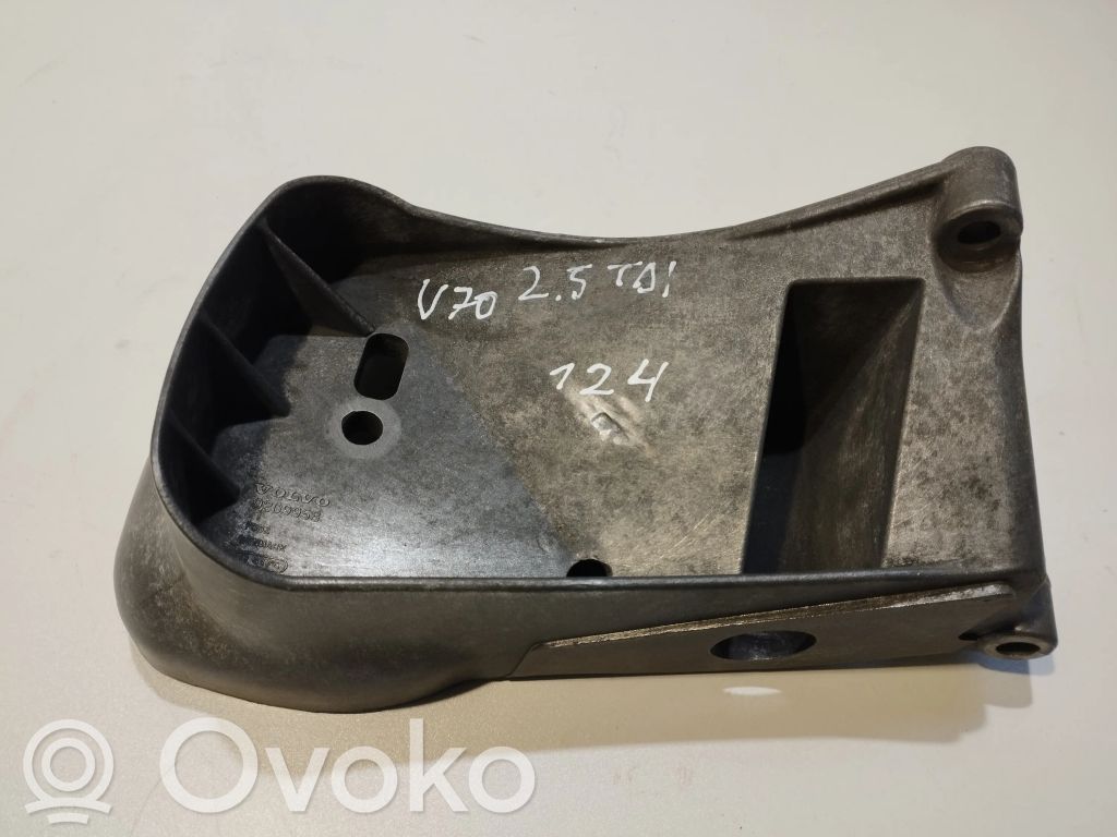 Volvo V70 Engine mounting bracket 