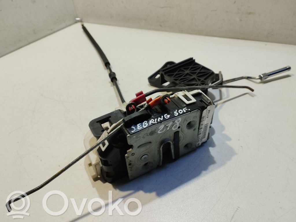 Priekšpusē slēdzene   04589421AC,3007825