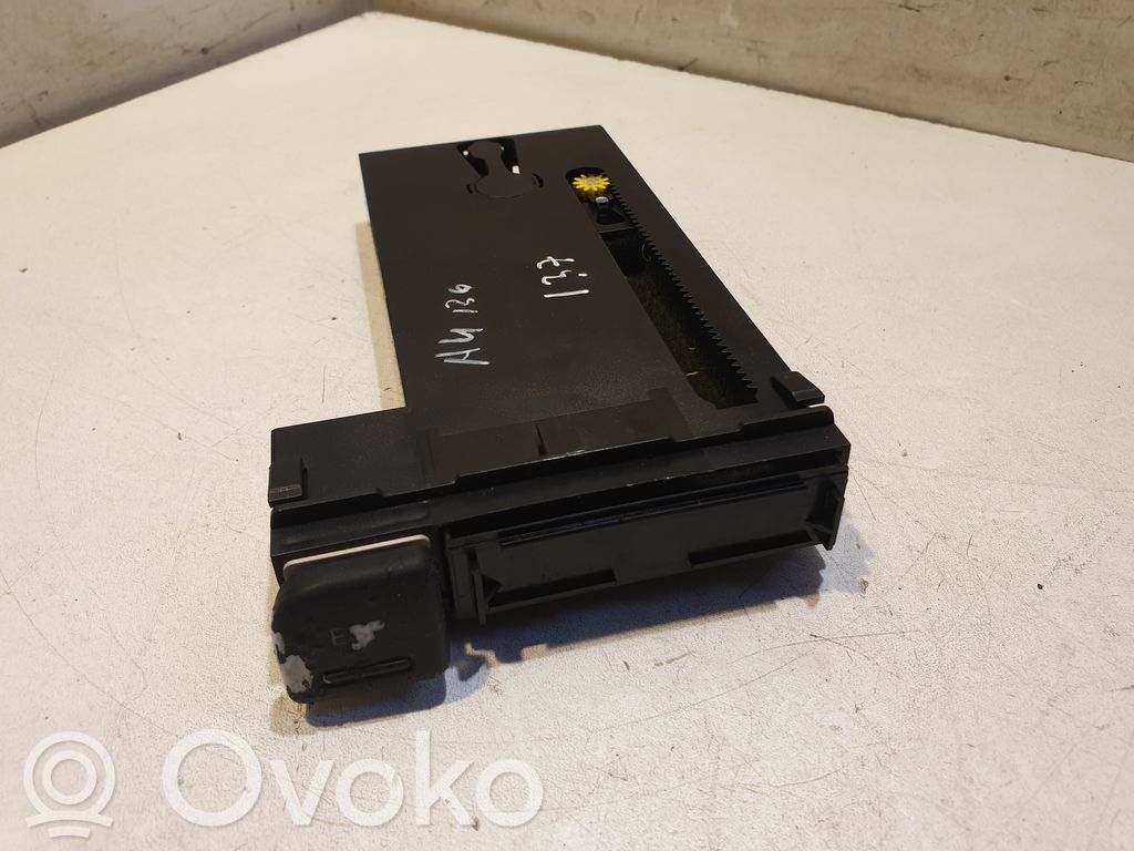 Audi A4 S4 B6 8E 8H Schowek deski rozdzielczej 