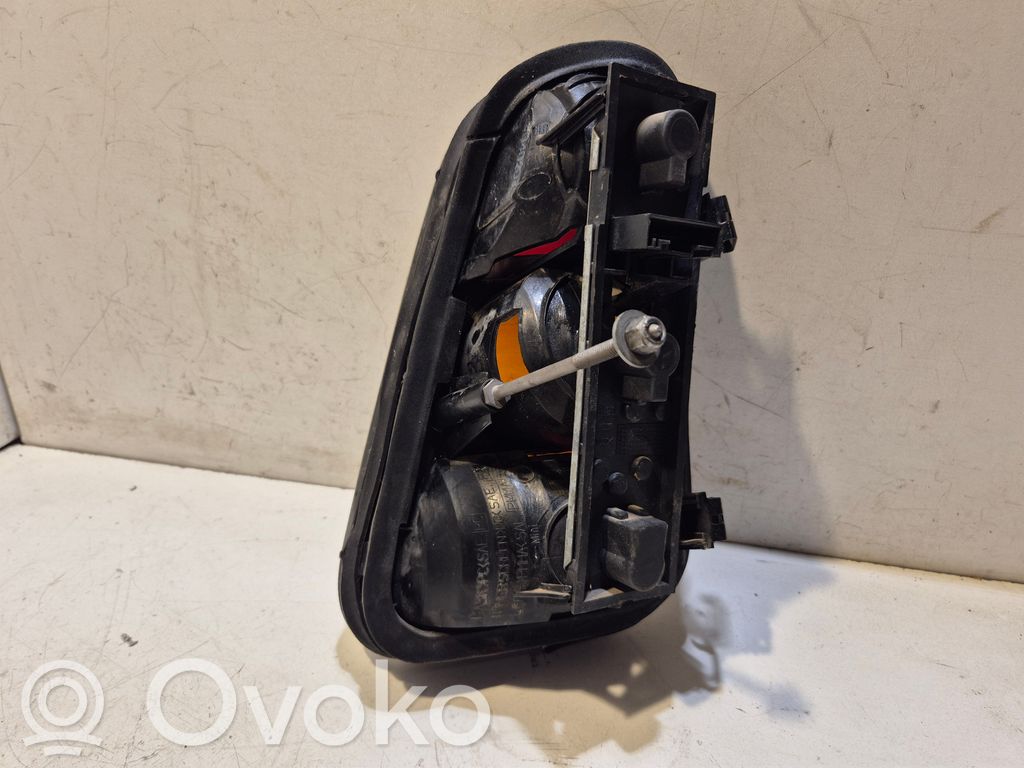 Mini One - Cooper R50 - 53 Держатель крышки лампы заднего фонаря 