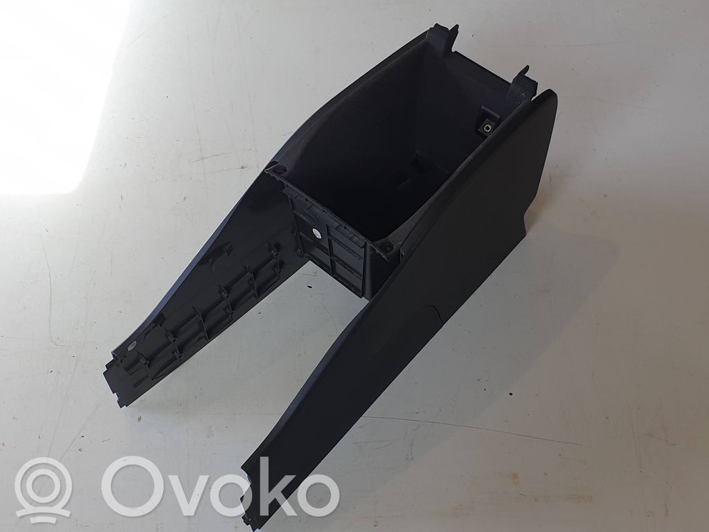 Volvo V70 Elkoņa balsts 