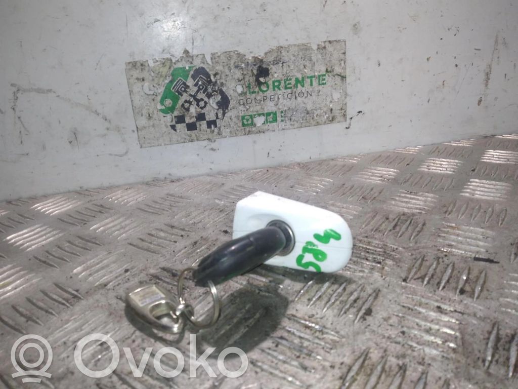 Cerradura de puerta delantera