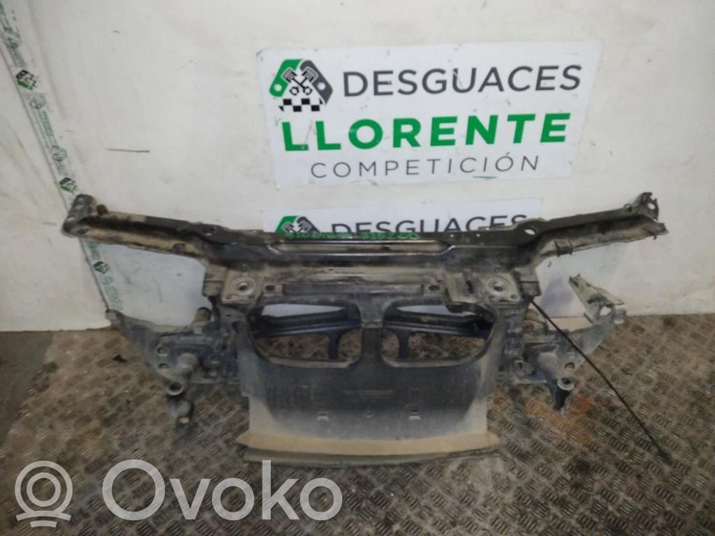 BMW 3 E46 Priekšējā ceturtdaļa mašīnas 