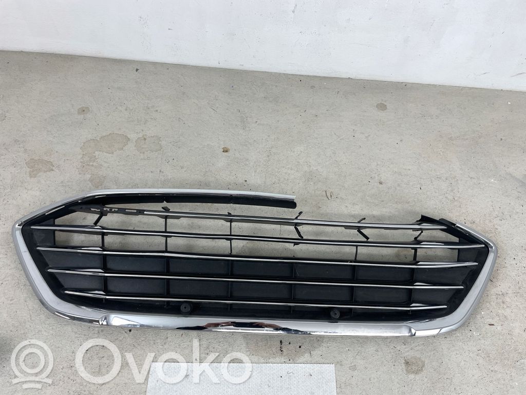 Ford Focus Front bumper upper radiator grill 