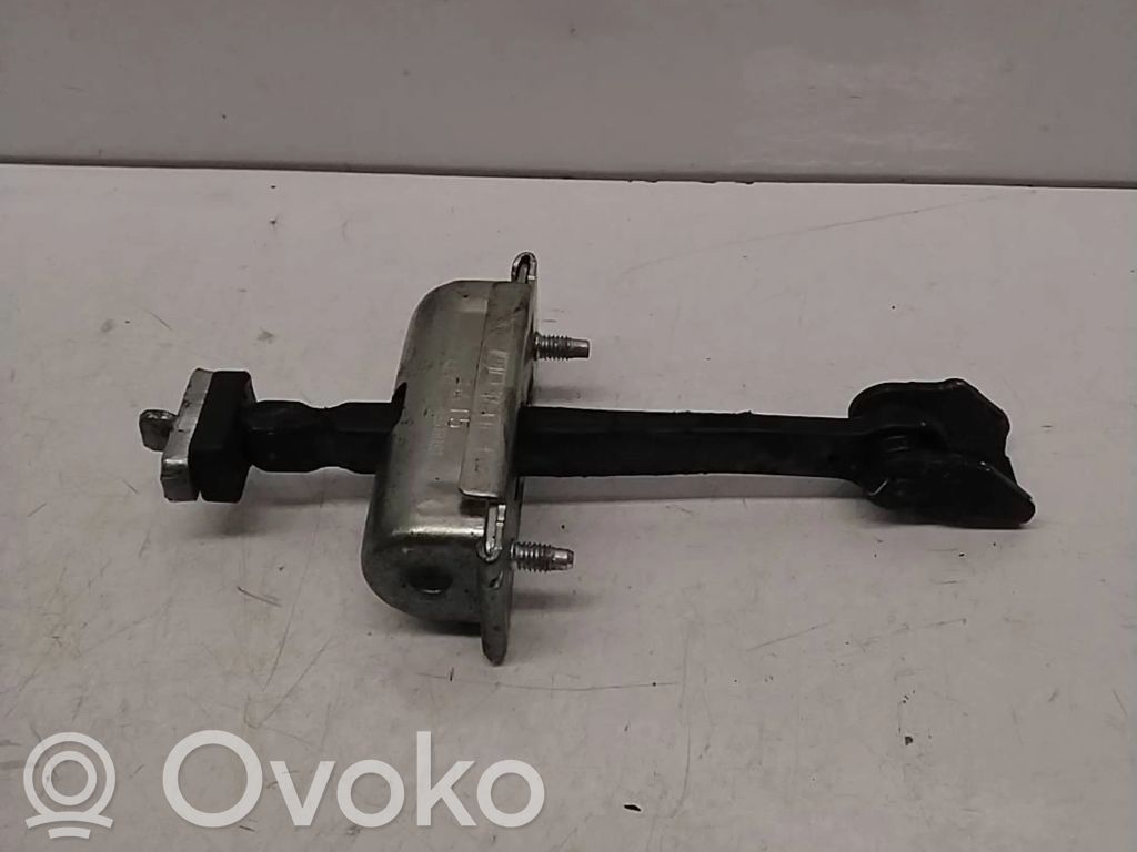 Opel Corsa E Takaoven pidätin 