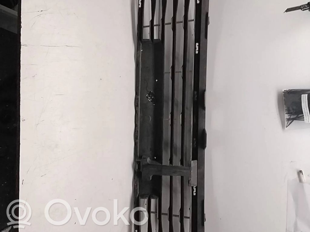 Renault Clio IV Front bumper lower grill 