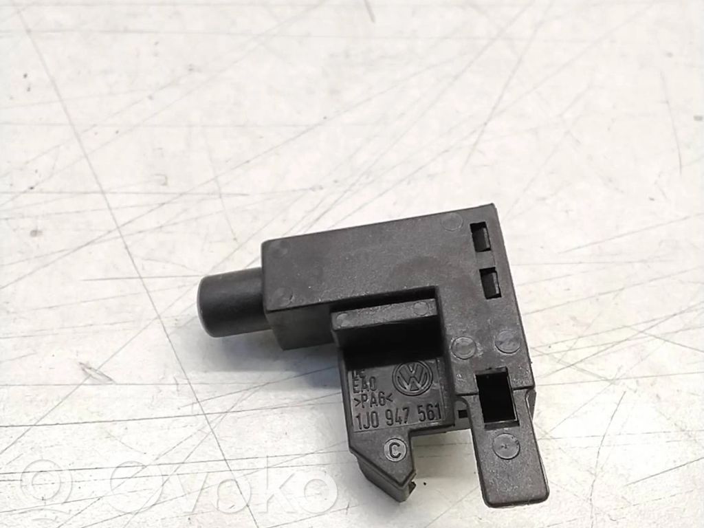 Volkswagen Golf V Hand parking brake sensor 