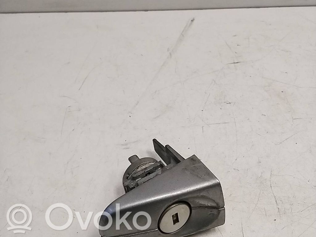 Ford Focus C-MAX Front door lock (next to the handle) 