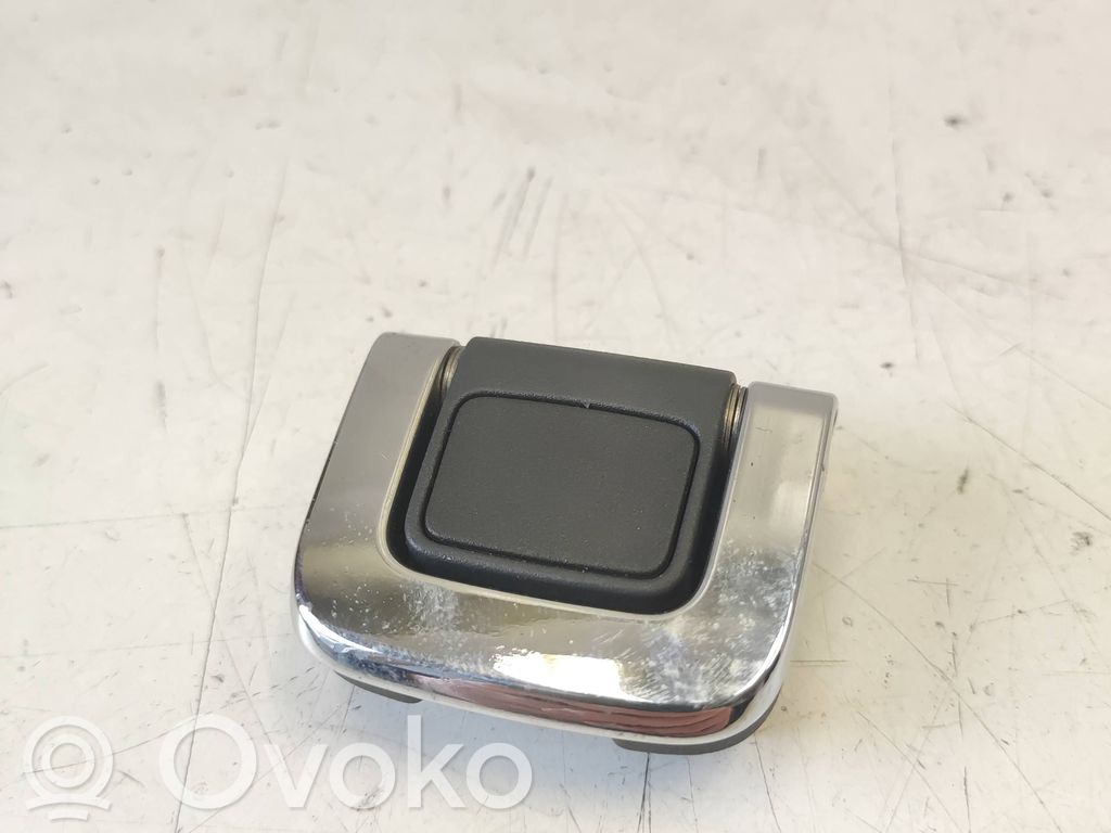 Peugeot 508 RXH Tie down hook / loop 