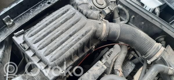 Air filter box   W0L000078T4388687