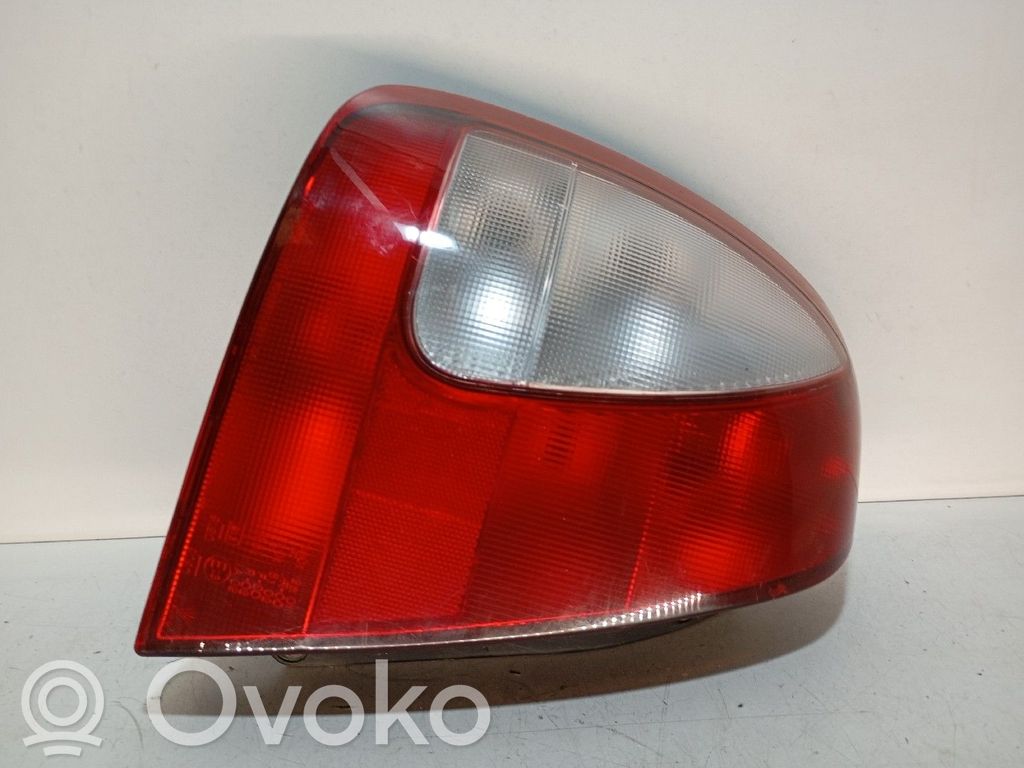 Daewoo Nubira Lampy tylnej klapy bagażnika 