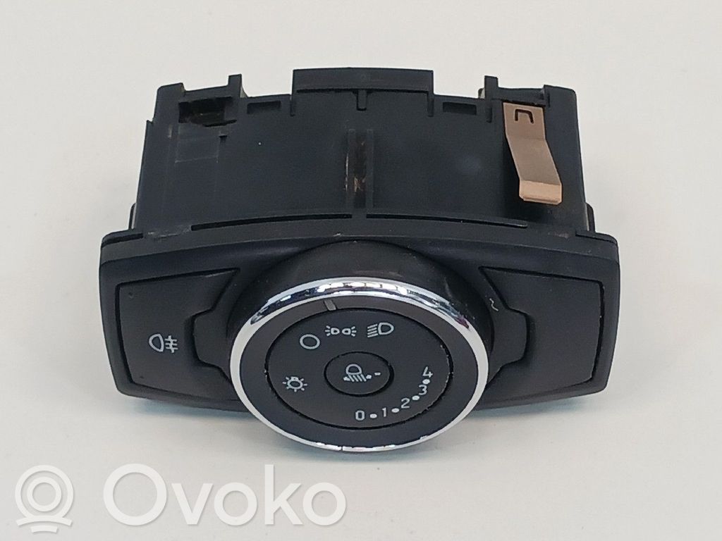 Lukturu slēdzis   BM5T13A024GE