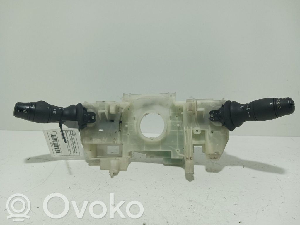 Commodo, commande essuie-glace/phare   681720005RC