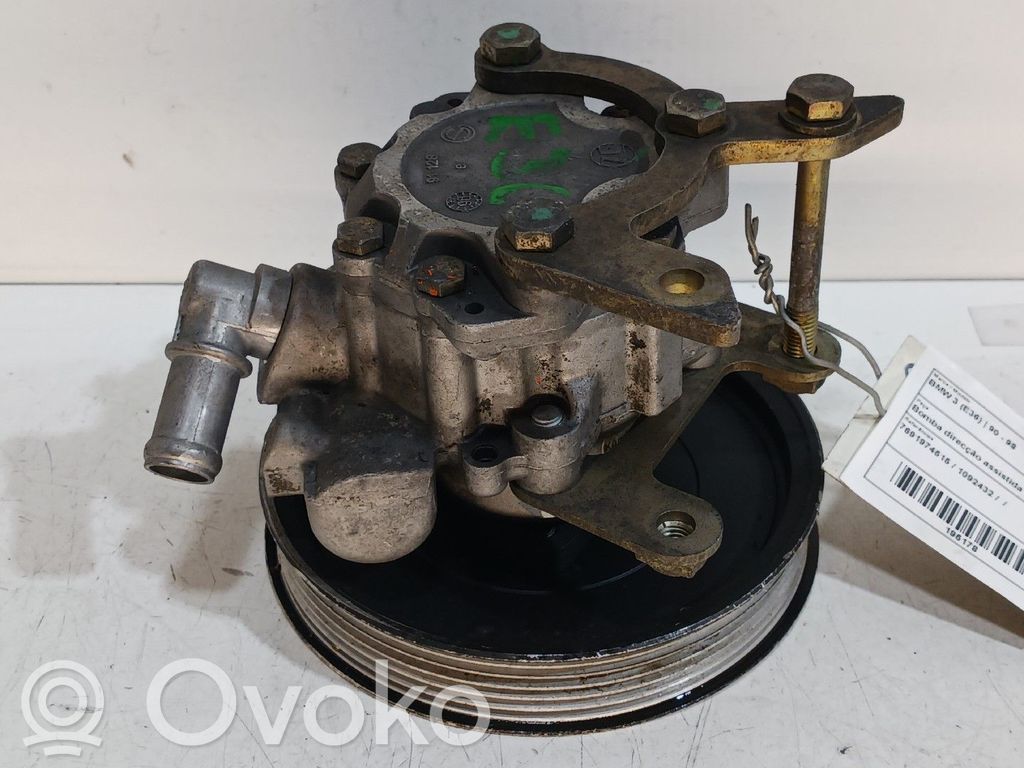 BMW 3 E36 Ohjaustehostimen pumppu 