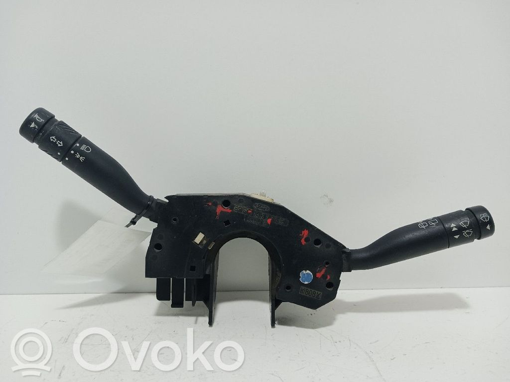 Ford Fiesta Interruptor/palanca de limpiador de luz de giro 