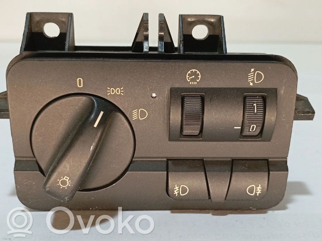 Light switch   6919824