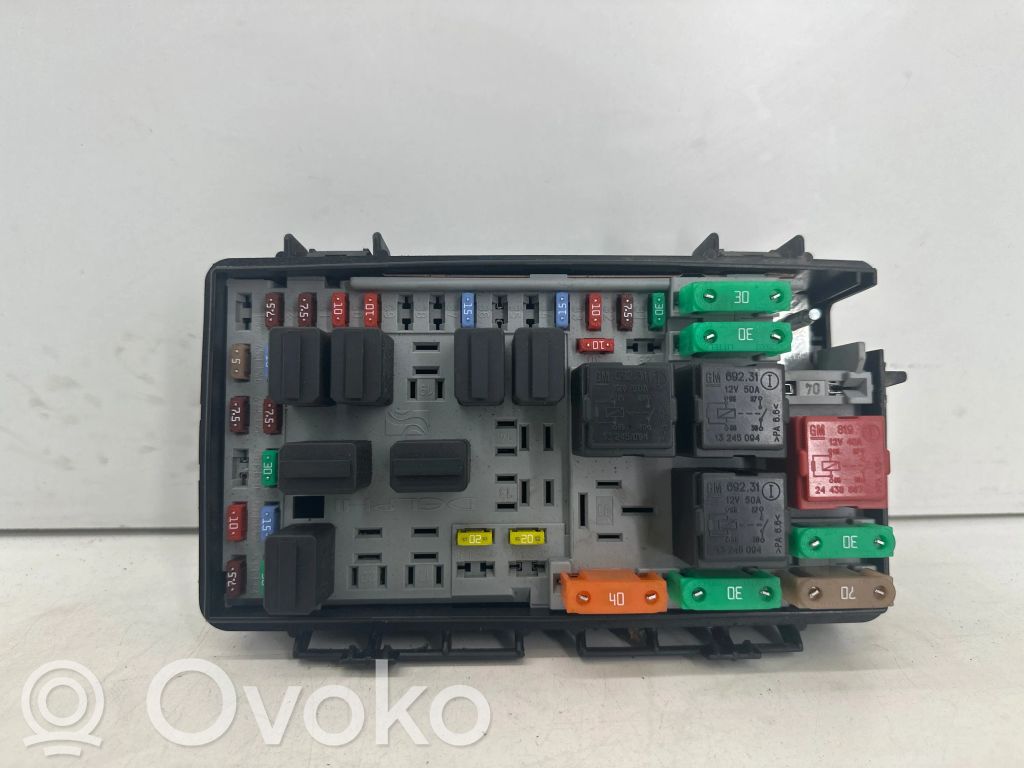 Opel Corsa D Juego de caja de fusibles 