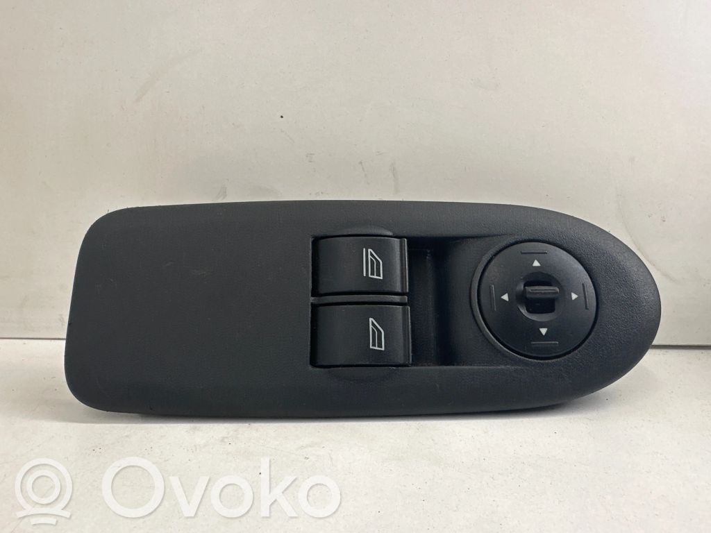 Ford C-MAX I Electric window control switch 