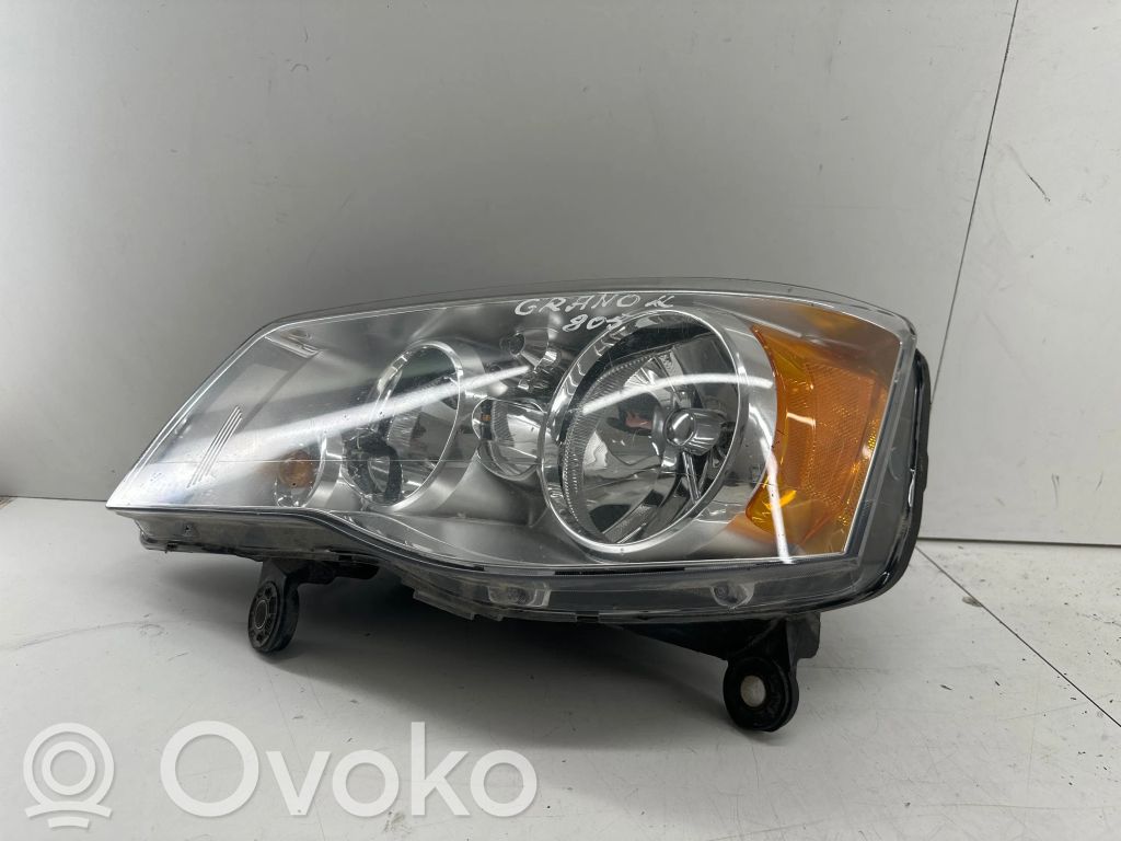 Chrysler Grand Voyager V Lampa przednia 
